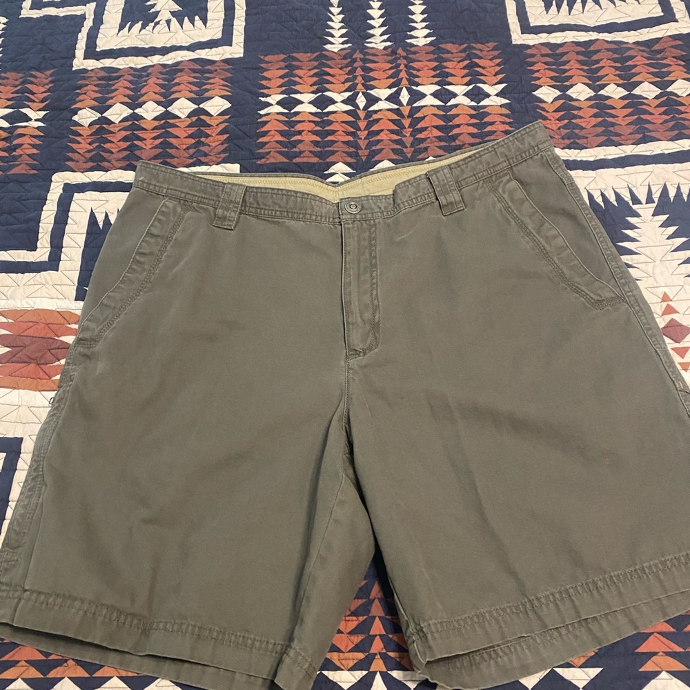 Columbia Green Flat Front Shorts Casual Wear